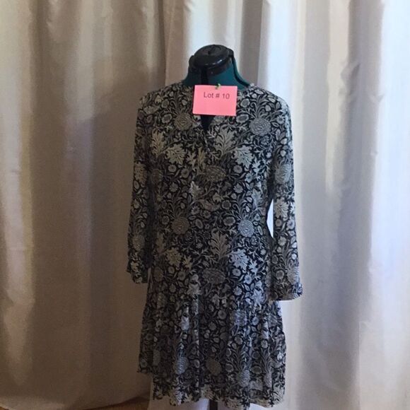 Tunic style dress with long sleeves, tie back, by ROSE & OLIVE in size medium - Picture 1 of 14